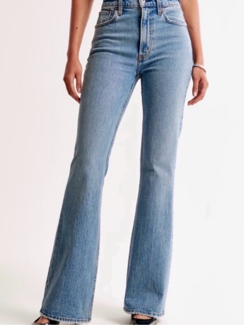 Abercrombie & Fitch
The "70s Vintage Flare
Ultra High Rise - Size 6 (short)